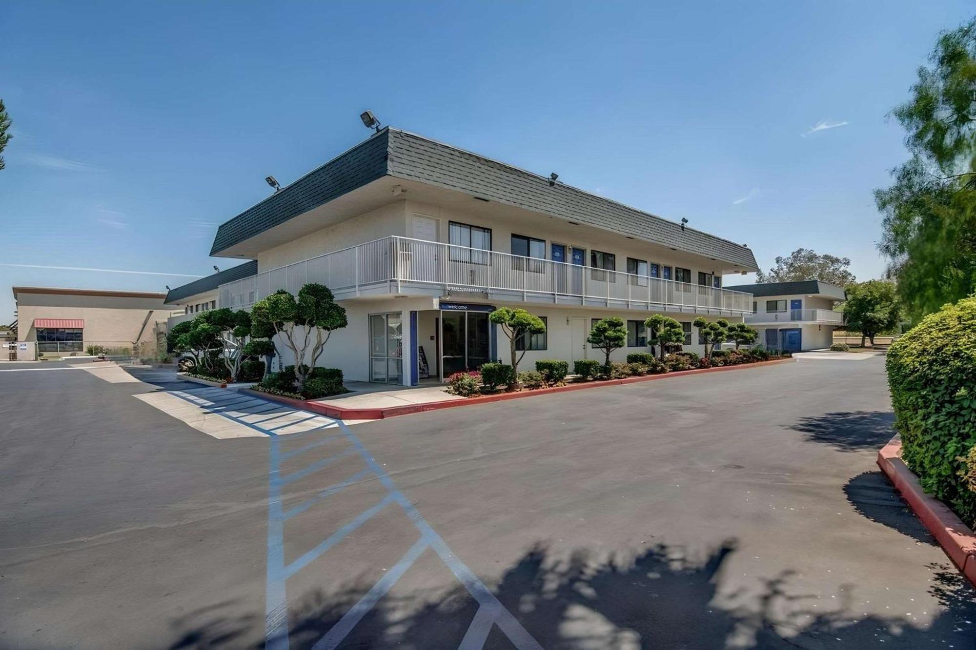 Park Inn By Radisson, Tracy Exteriér fotografie