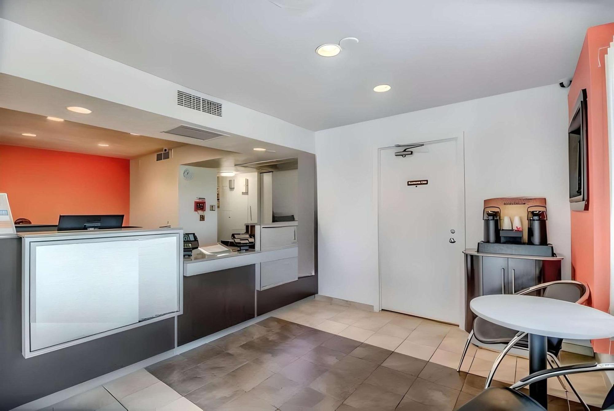 Park Inn By Radisson, Tracy Exteriér fotografie