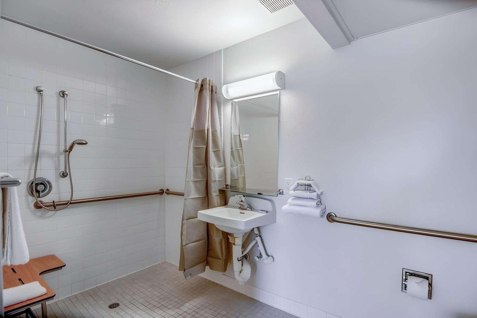 Park Inn By Radisson, Tracy Exteriér fotografie